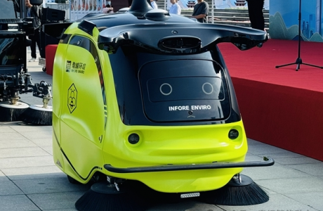 泰坦智能 | 无线充电赋能无人环卫：智慧城市的静默革命